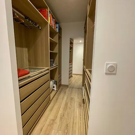 Chic & Dingo - Modern Apartment, Comfort, Wi-fi 아파트 *